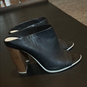VINCE ALLISON PEEP TOE HEELS
